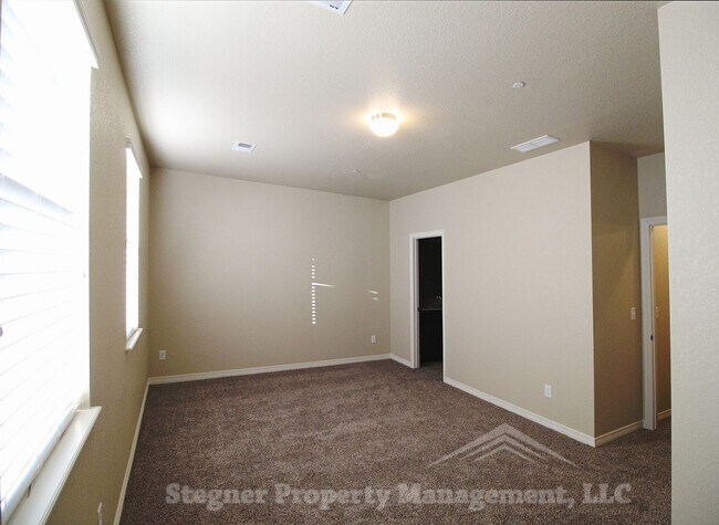 Building Photo - Great Townhome in Southeast Fort  Collins