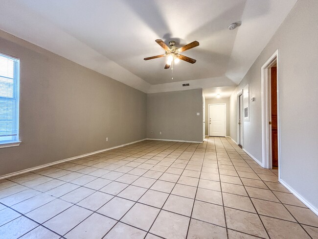 Building Photo - 1133 Misty Acres Dr