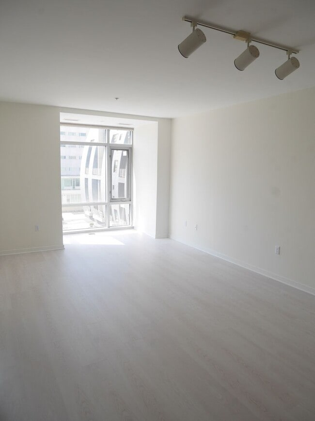 Building Photo - Modern 1-Bedroom Condo in One Independence...