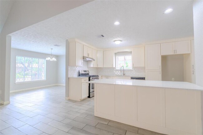 Building Photo - 19314 Enchanted Oaks Dr