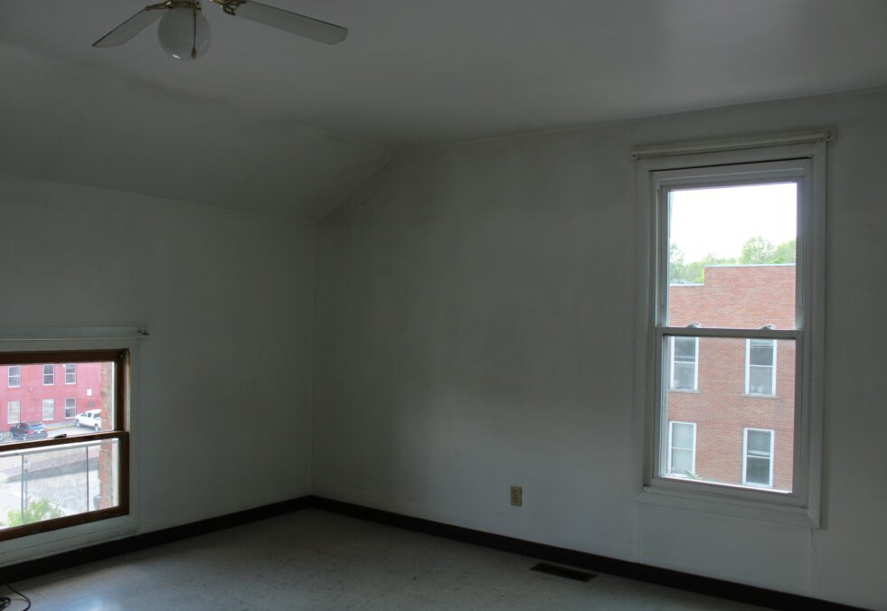 Building Photo - 84 N Court St