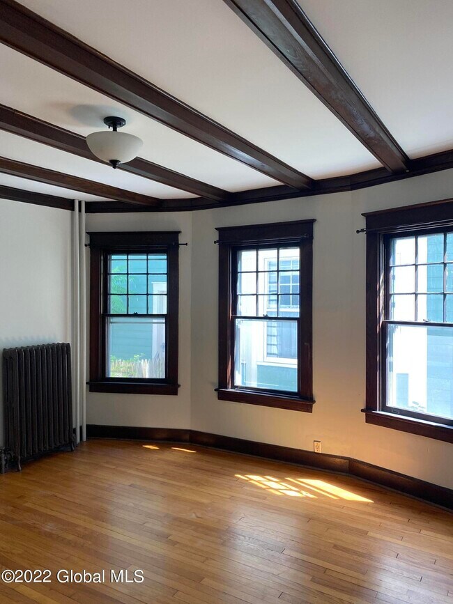 Building Photo - 663 Hudson Ave