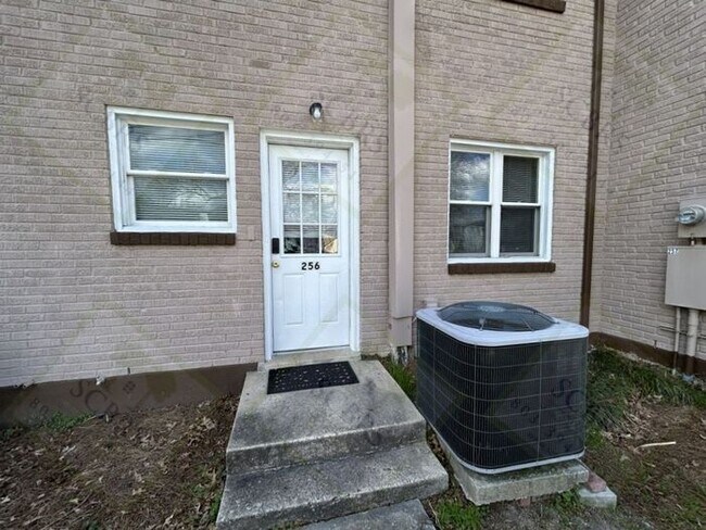 Building Photo - Hampton Hills 2 Bedroom, 1 Bath Condo