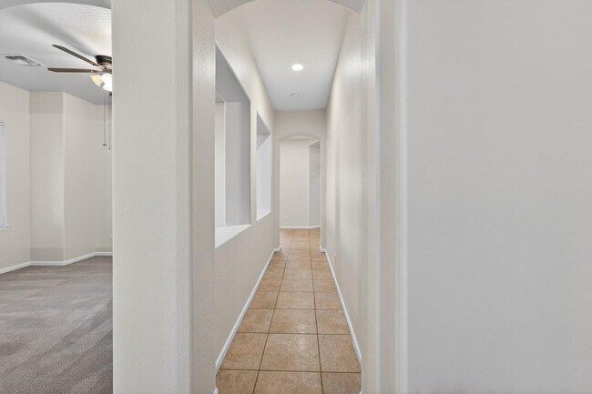 Building Photo - 4385 S Crosscreek Dr