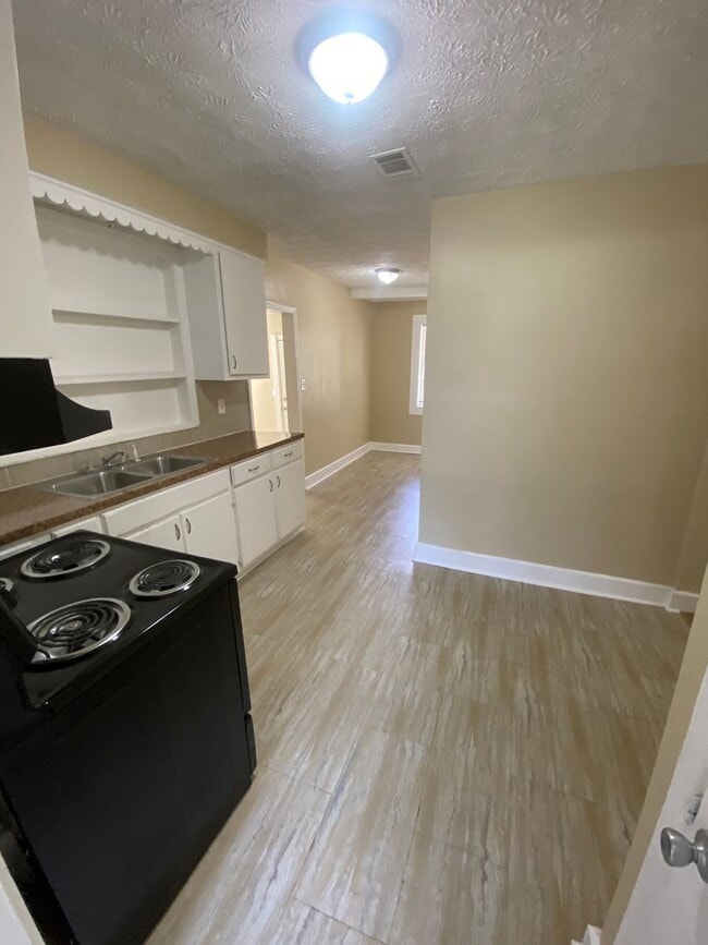 Building Photo - **Available Now**Remodeled Midtown Columbus, GA 3 Bedroom / 2 Bathroom Home for Rent***