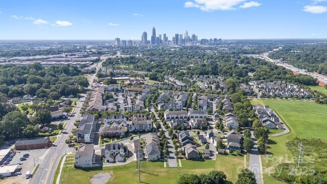 Building Photo - 2613 Statesville Ave