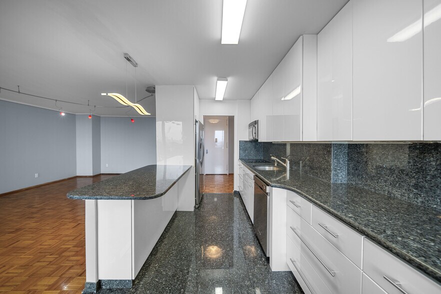 Building Photo - 200 Winston Dr
