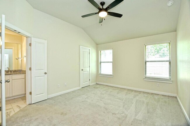 Building Photo - 10620 W Lakeview Dr