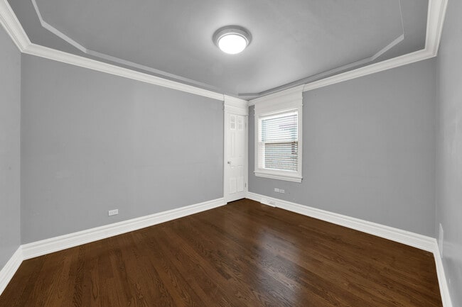 Building Photo - 5446 S Oak Park Ave