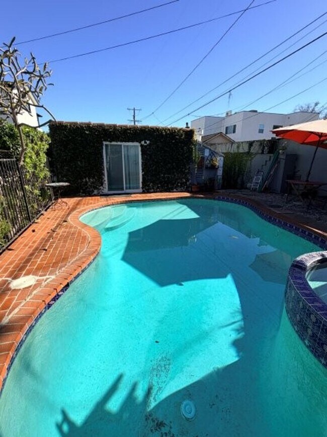 Building Photo - Pico-Robertson / Beverlywood 2 beds + 1.5 baths Spanish house PLUS Studio ADU  | Pool+Jacuzzi & e...