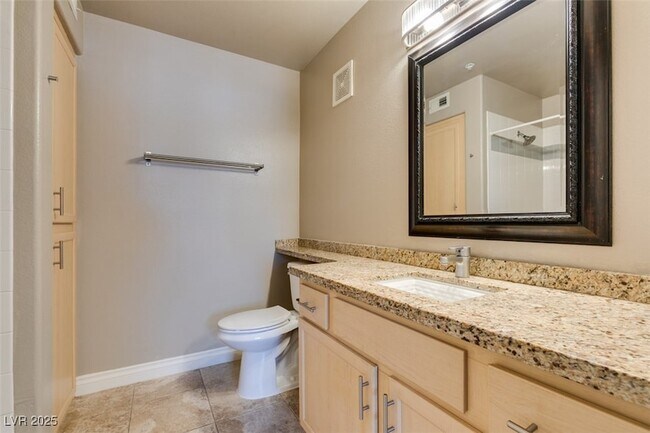 Building Photo - 950 Seven Hills Dr