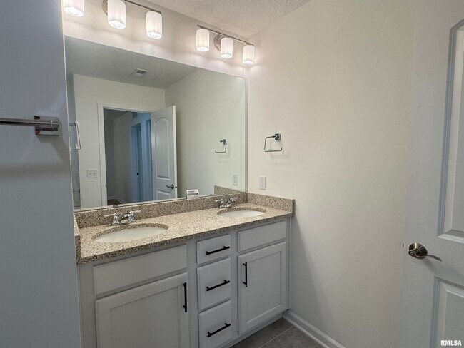 Building Photo - 5894 Butterfield Ct