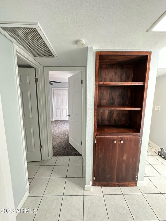 Building Photo - 821 E Orange Dr