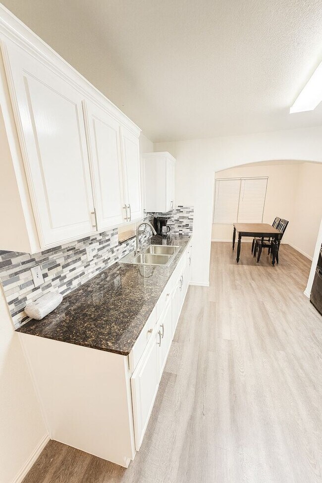 Building Photo - 5 Bedroom, 2.5 bath in Killeen