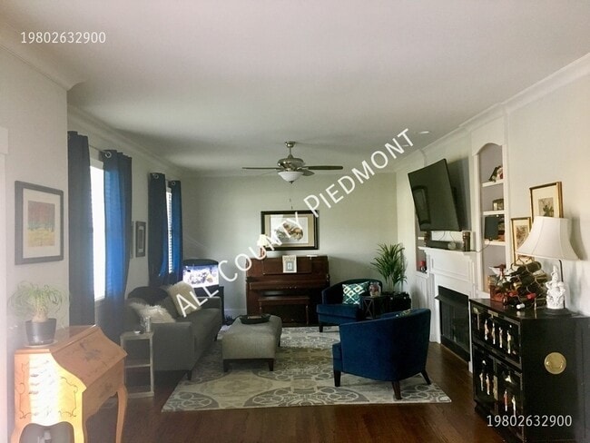 Building Photo - 913 Sedgefield Rd