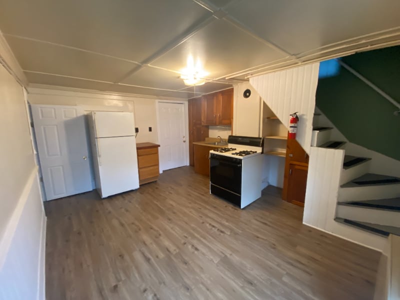 Building Photo - 82 Maple St