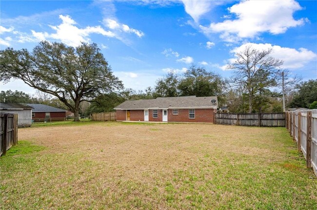 Building Photo - 7245 Pecan Terrace Dr