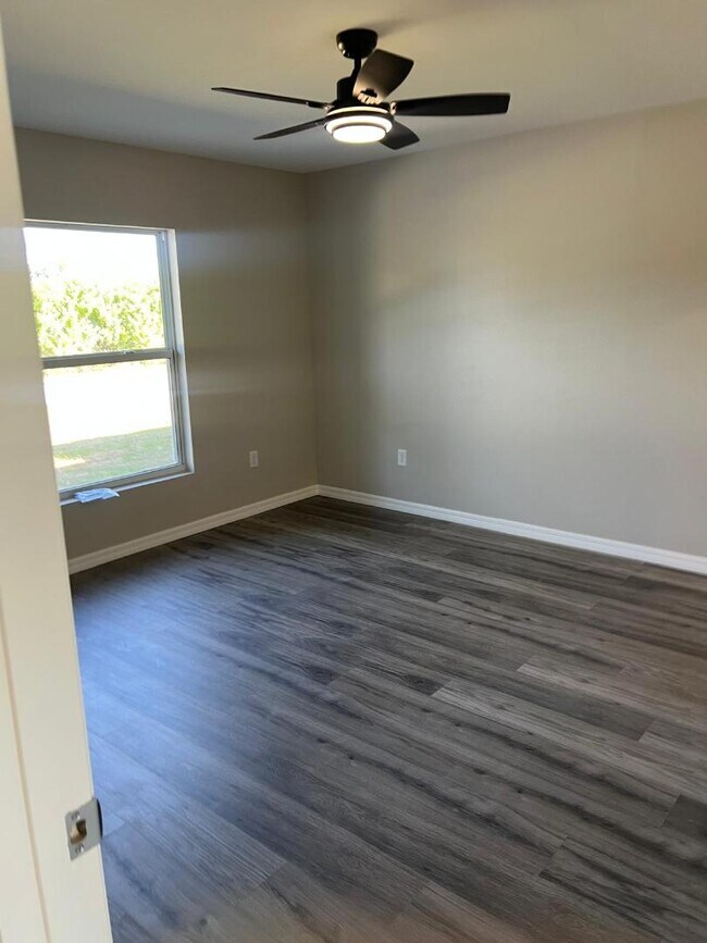 Building Photo - 372 Compese Ave S