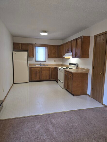 Primary Photo - 104 E Mill St