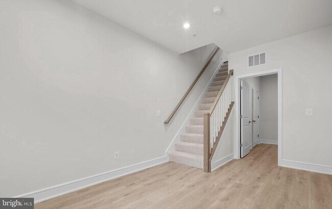 Building Photo - 43298 Farringdon Sq