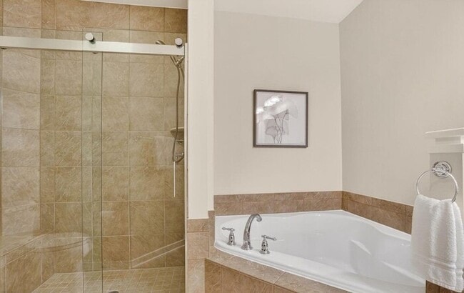 Building Photo - Modern 3BR Townhome with Rooftop Terrace & Garage in Old Town Commons