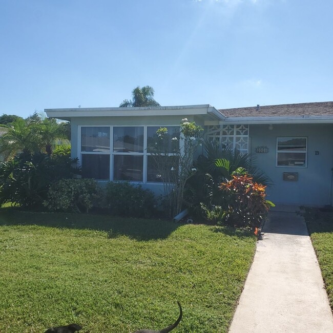 Primary Photo - 202 W High Point Terrace