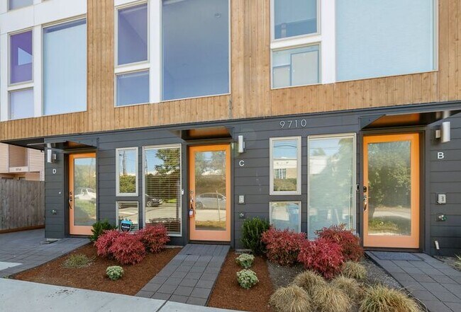 Building Photo - Stunning AIR CONDITIONED North College Par...
