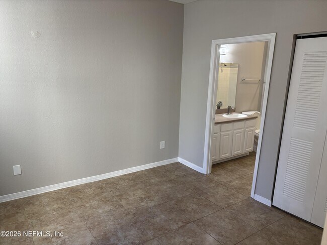 Building Photo - 13703 Richmond Park Dr N