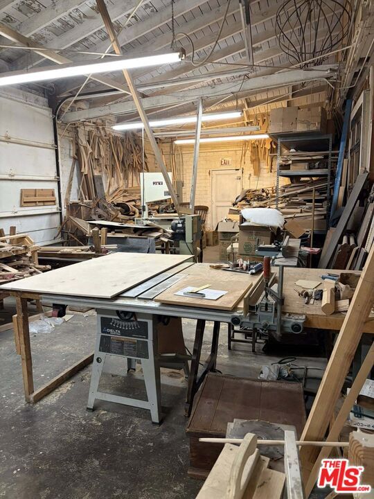 Building Photo - 2252 W Washington Blvd