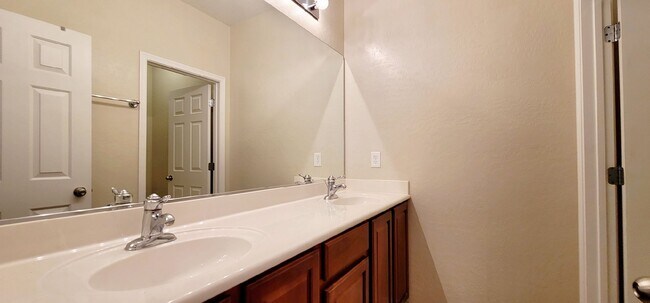 Building Photo - 2617 Vendange Pl
