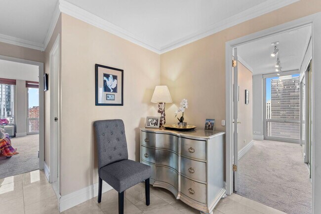 Building Photo - 111 E Chestnut St