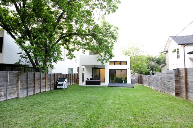 Building Photo - 507 S Park Dr