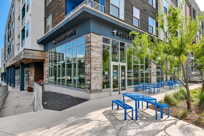 Building Photo - 1900 Cedar Ave