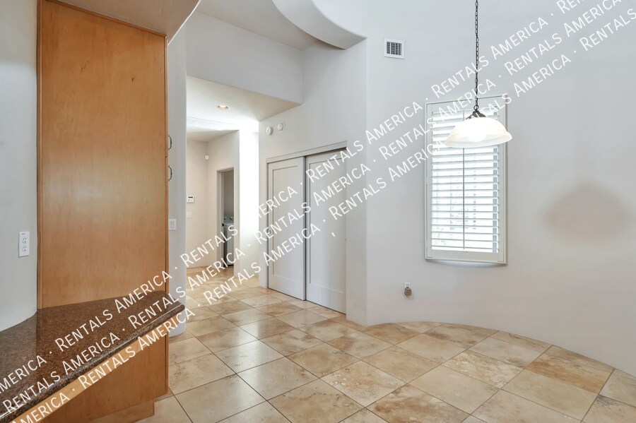 Building Photo - 1033 W Par 4 Dr