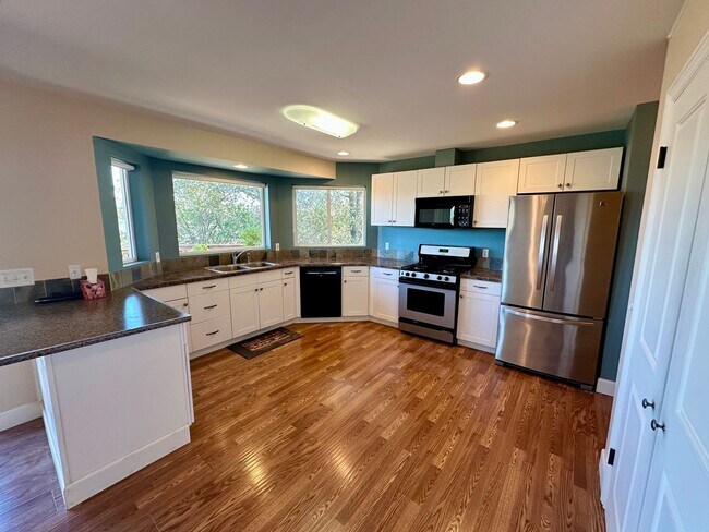 Building Photo - 3 Bedroom 2.5 Bathroom Home on 10 Acres Wi...