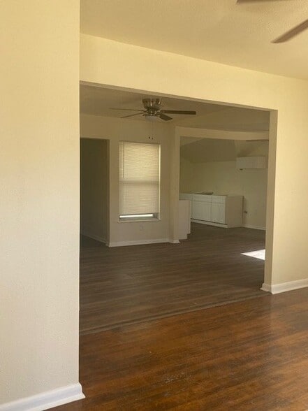 Building Photo - 722 John Adams Dr
