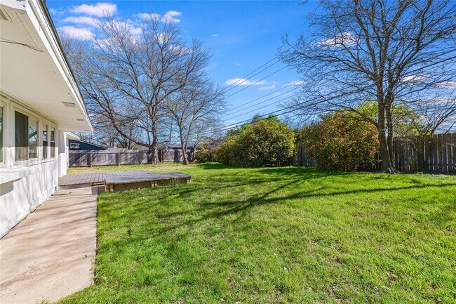 Building Photo - 1503 Westbury Trail