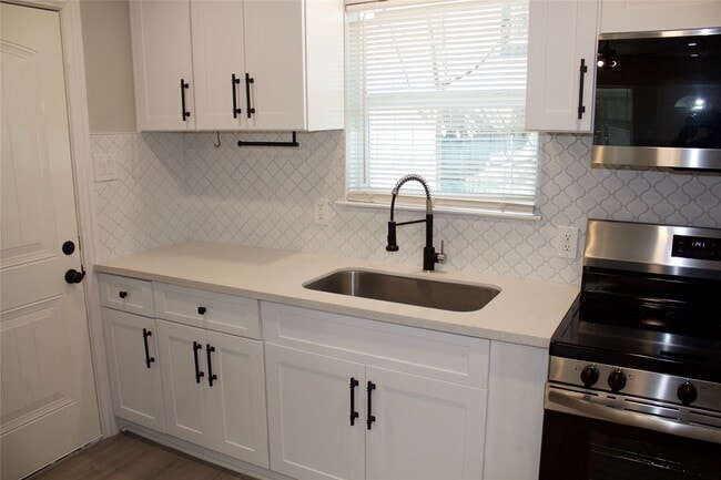 Building Photo - 1323 E 32nd 1/2 St