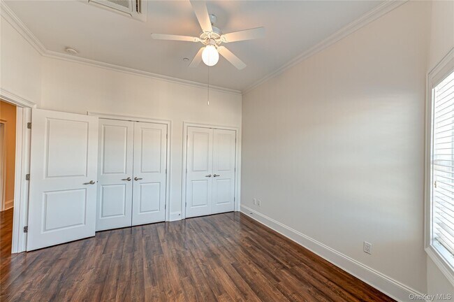 Building Photo - 2-2F Stewart Ave