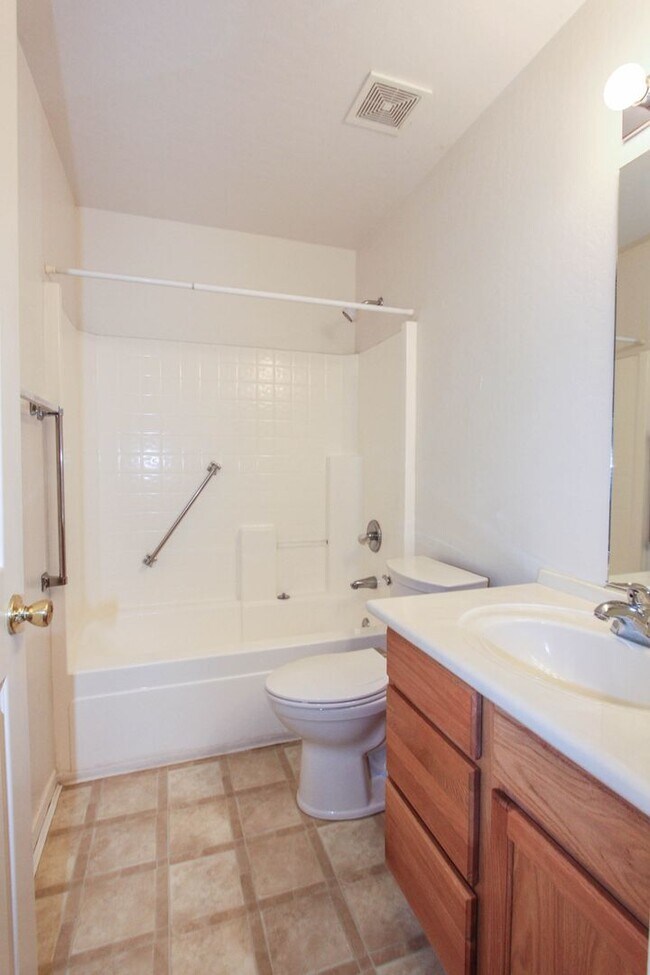 Building Photo - Three Bedroom Prescott Valley Duplex - APPLICATION PENDING