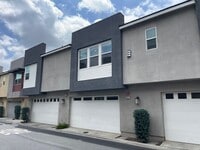 Building Photo - Beautifully upgraded townhome with 2-car i...