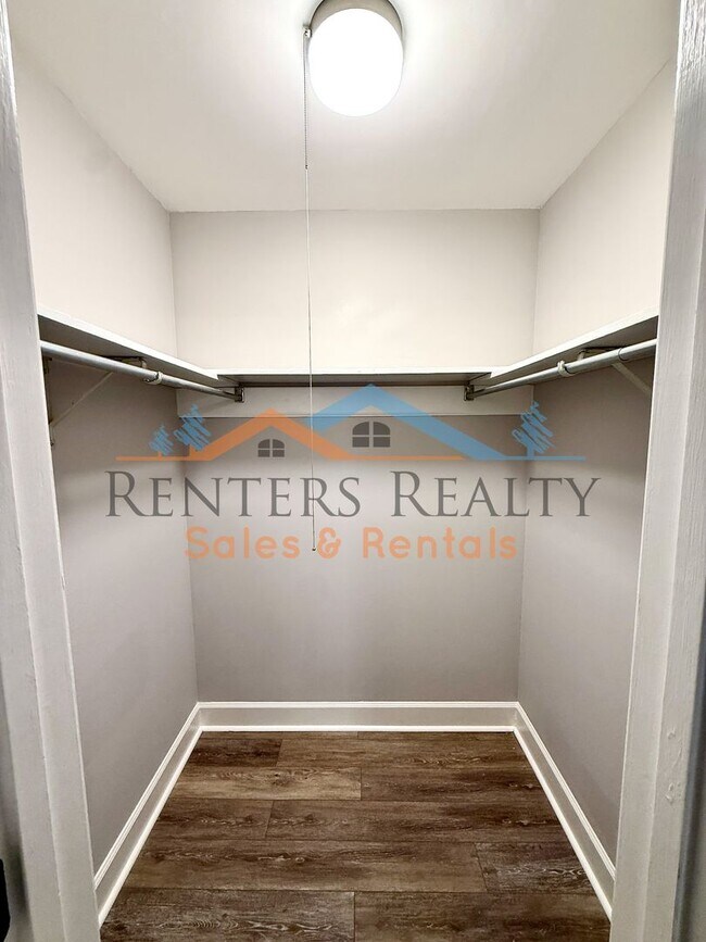 Building Photo - 2 Bedroom Condo on Chapman Mountain