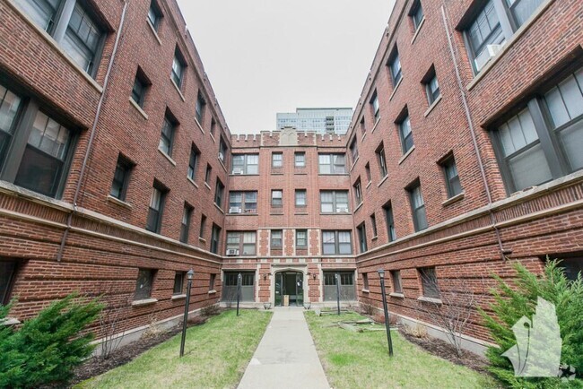 Building Photo - 520 W Cornelia Ave