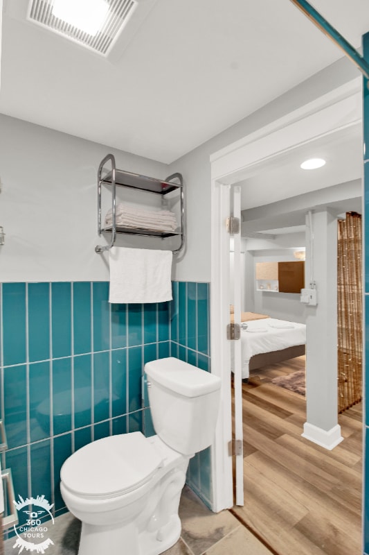 Building Photo - 2438 N Maplewood Ave