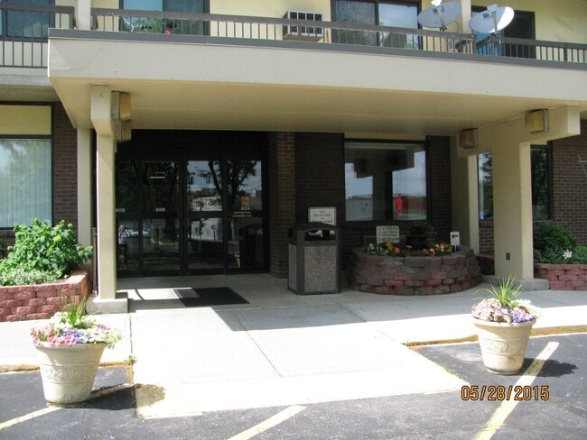 Primary Photo - 7988 N Michigan Rd