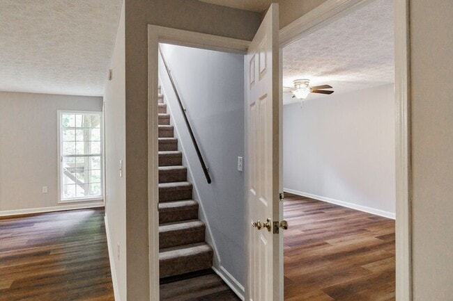 Building Photo - 2603 Hog Mountain Rd