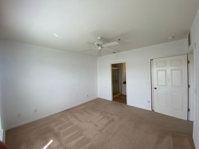 Building Photo - 2140 Heron Lake Dr