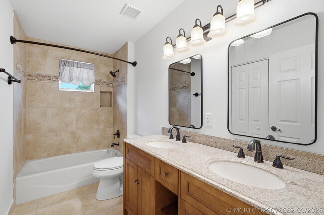 Building Photo - 5513 SW Windward Way