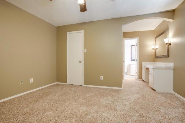 Building Photo - 5815 Sandhurst Ln
