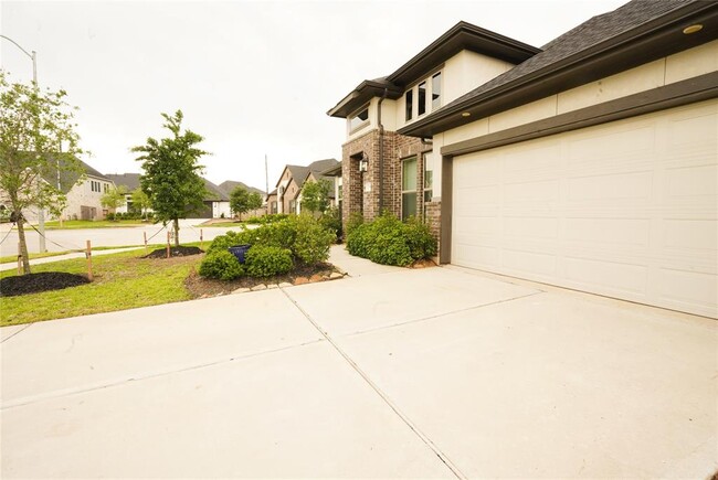 Building Photo - 29034 Canyon Oak Dr